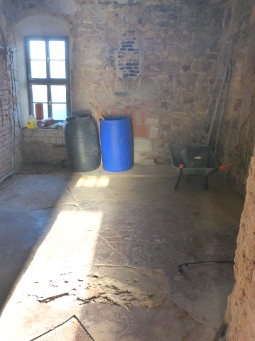 Ehemalige Abstellkammer, das werden mal Dusche und Toiletten.